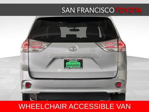 Used 2017 Toyota Sienna SE image 9
