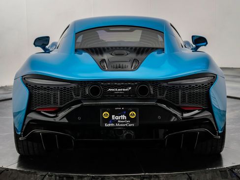 Used 2024 McLaren Artura RWD image 16