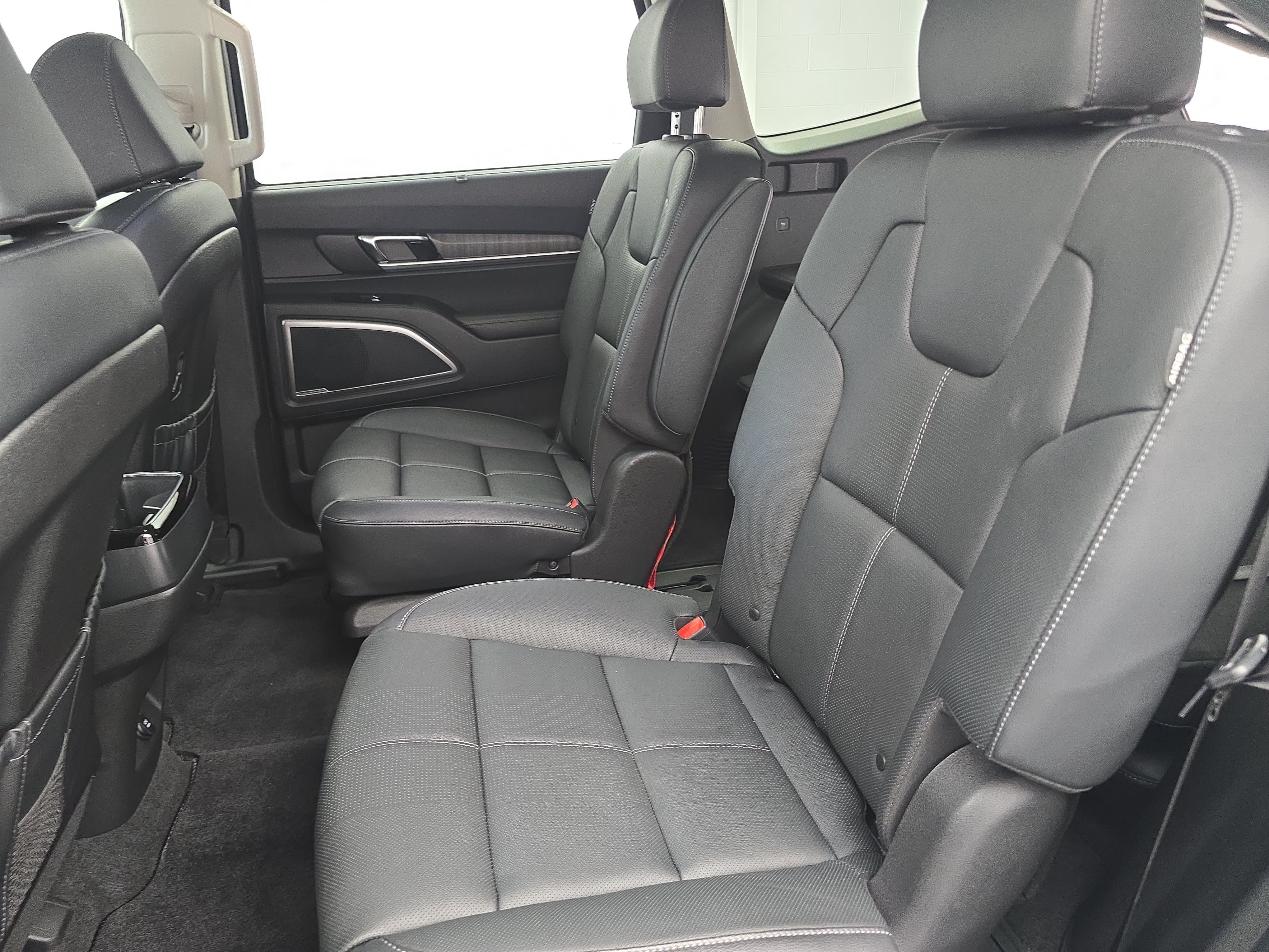 Used 2025 Kia Telluride EX w/ EX Captain's Chair Package FWD image 15
