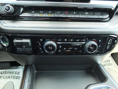 Used 2025 Chevrolet Silverado 1500 High Country AWD/4WD image 27