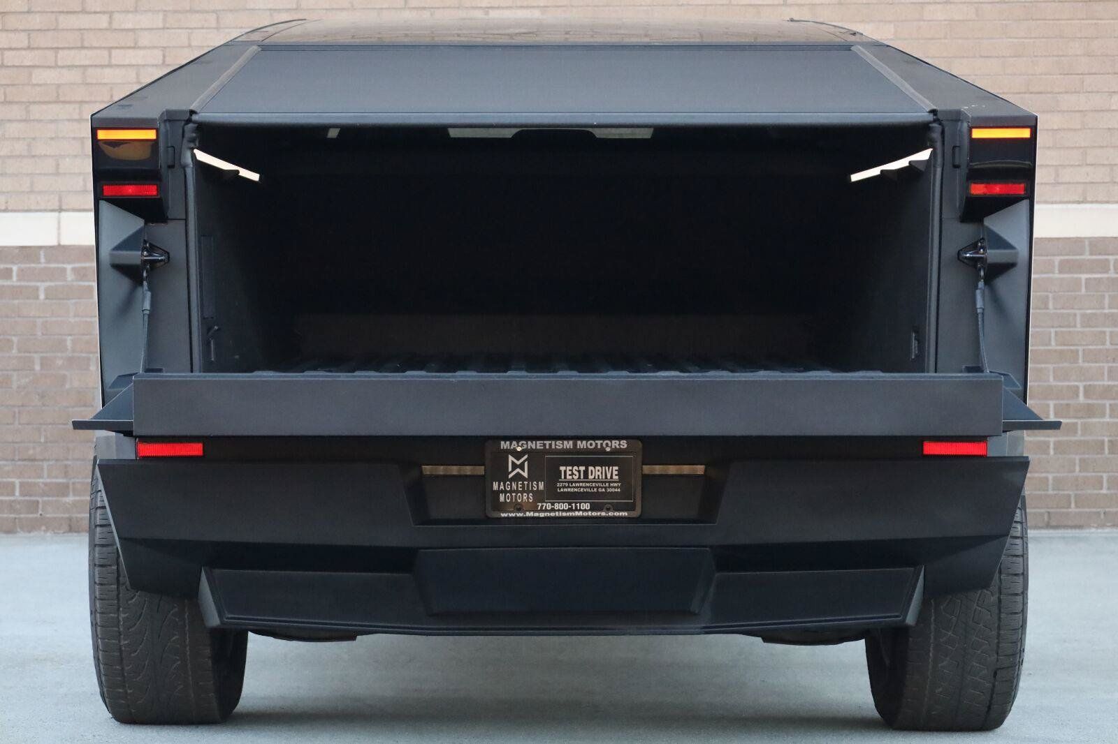Used 2025 Tesla Cybertruck AWD Crew Cab image 14