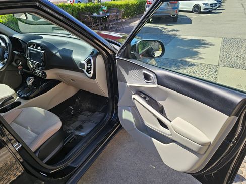Used 2023 Kia Soul LX FWD image 20