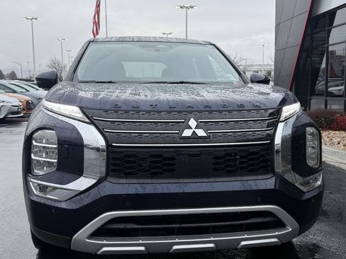 Used 2025 Mitsubishi Outlander SE image 31