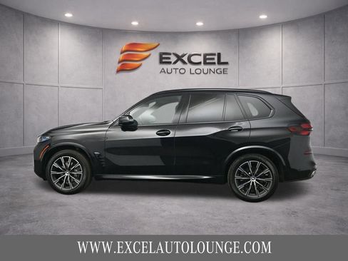 Used 2024 BMW X5 xDrive40i w/ M Sport Package AWD/4WD image 3
