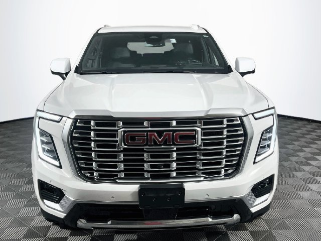Used 2025 GMC Yukon Denali AWD/4WD image 3
