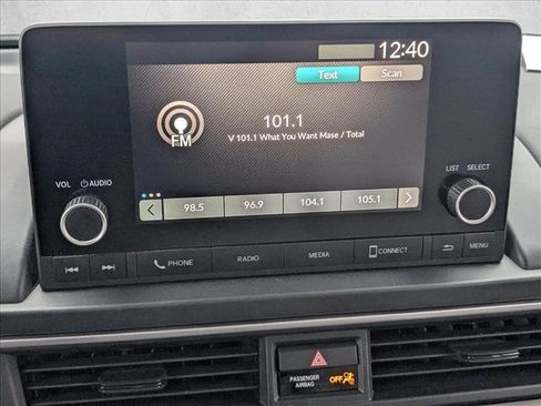 Certified 2023 Honda Pilot LX image 13