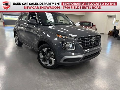Used 2025 Hyundai Venue SEL FWD image 1