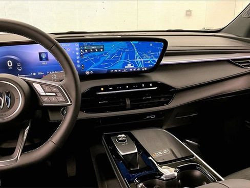 Used 2025 Buick Enclave Sport Touring w/ Power Package image 6