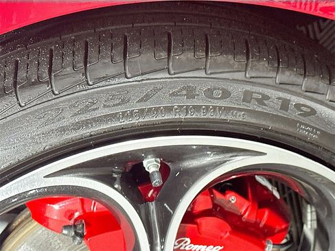 Used 2024 Alfa Romeo Giulia Veloce image 34