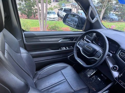 Used 2024 Jeep Wagoneer L Series II RWD image 21