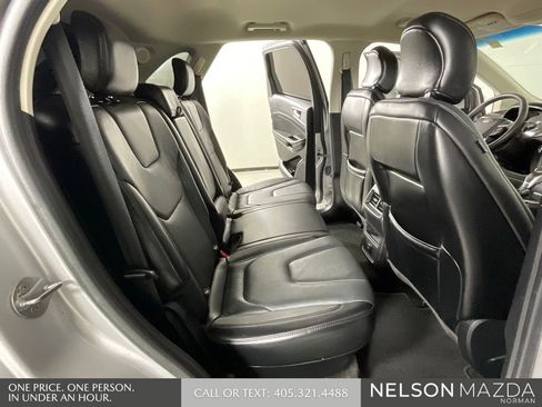 Used 2018 Ford Edge Titanium image 28