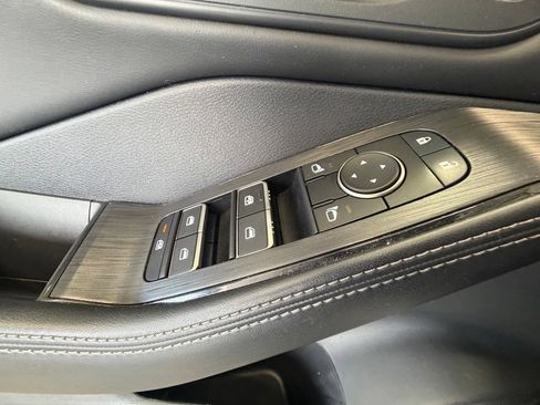 Used 2023 Nissan Rogue SL AWD/4WD image 21