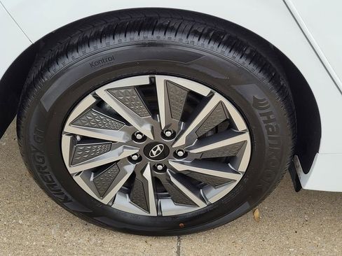 Used 2020 Hyundai Ioniq Limited image 6