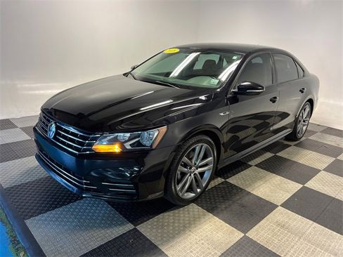 Used 2018 Volkswagen Passat 2.0T R-Line image 3