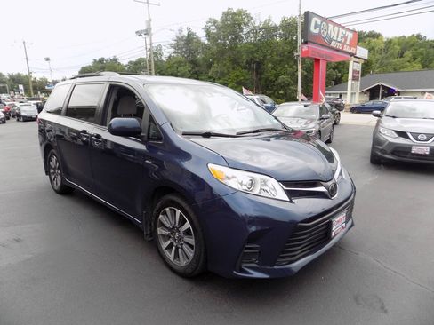 Used 2020 Toyota Sienna LE AWD/4WD image 1