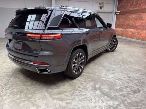 Used 2024 Jeep Grand Cherokee Overland w/ Luxury Tech Group IV image 5