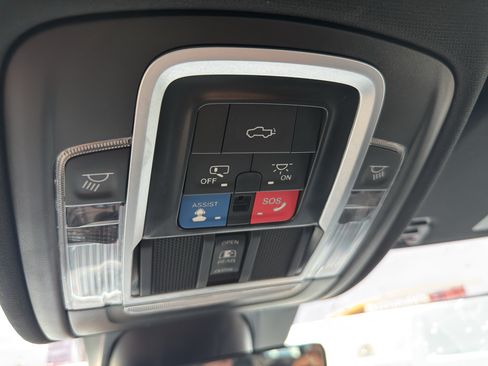 Used 2022 RAM 1500 Laramie AWD/4WD image 33