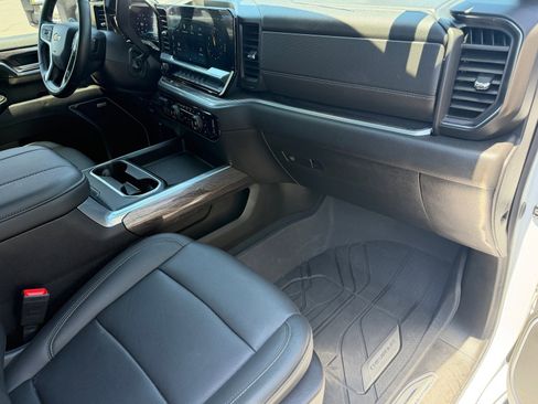 Used 2024 Chevrolet Silverado 2500 LTZ w/ LTZ Premium Package AWD/4WD image 11