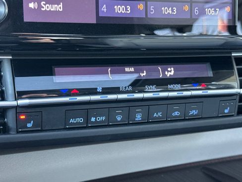 Used 2022 Toyota Sienna XLE image 25