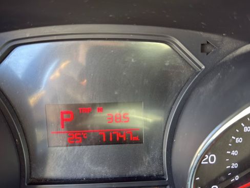 Used 2018 Kia Sedona L FWD image 19