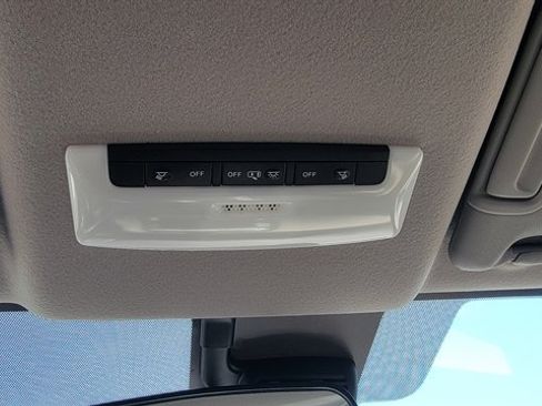 Used 2022 Nissan Versa SV w/ Trunk Package FWD image 35