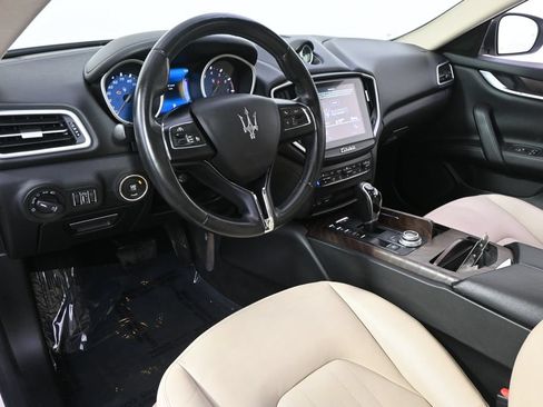 Used 2017 Maserati Ghibli RWD image 11