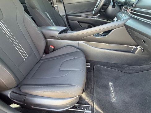 Used 2023 Hyundai Elantra SEL w/ Convenience Package FWD image 10