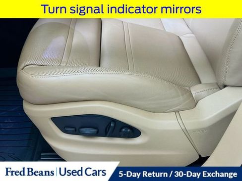 Used 2023 Porsche Cayenne Platinum Edition image 24