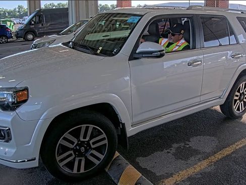 Used 2016 Toyota 4Runner Limited AWD/4WD image 4
