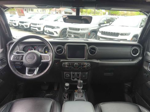 Used 2022 Jeep Wrangler Unlimited Sahara w/ Cold Weather Group AWD/4WD image 30
