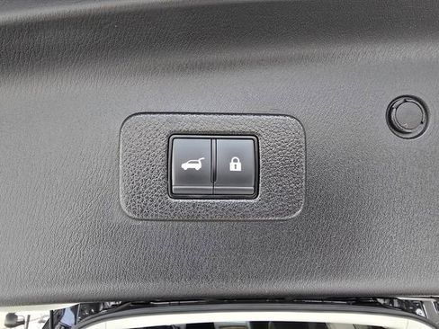 Used 2024 Nissan Armada SL image 12