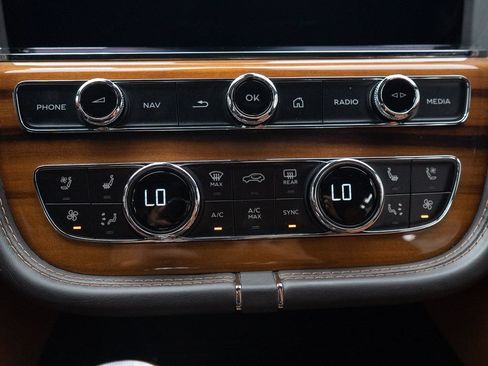 Certified 2022 Bentley Bentayga AWD/4WD image 37