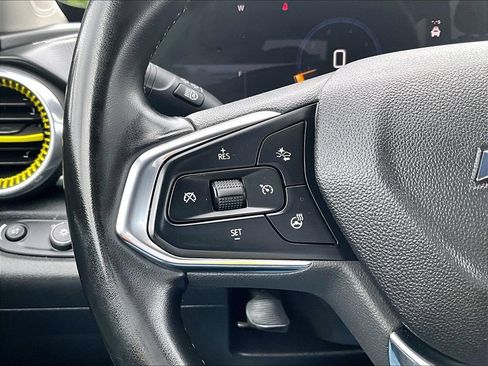 Used 2024 Chevrolet Trax LT w/ Driver Confidence Package FWD image 22