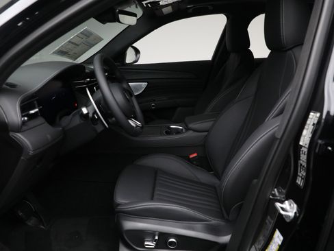 New 2025 Maserati Grecale GT image 14