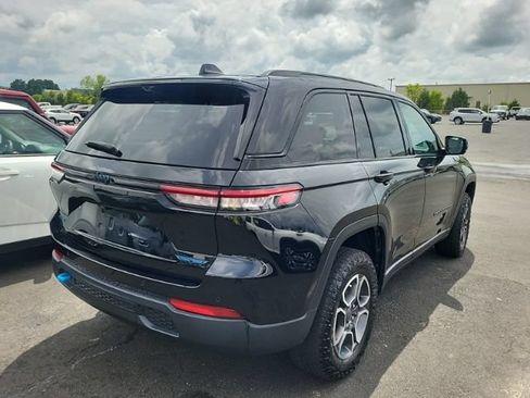 Used 2022 Jeep Grand Cherokee Trailhawk w/ Advanced Protech Group II AWD/4WD image 4