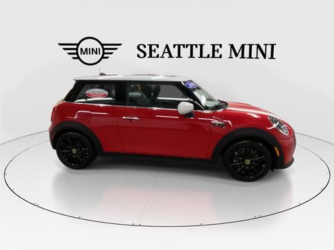 Certified 2024 MINI Cooper SE w/ Signature Upholstery Package image 10
