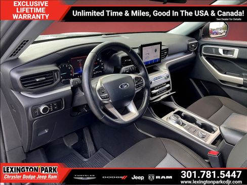 Used 2023 Ford Explorer XLT AWD/4WD image 16