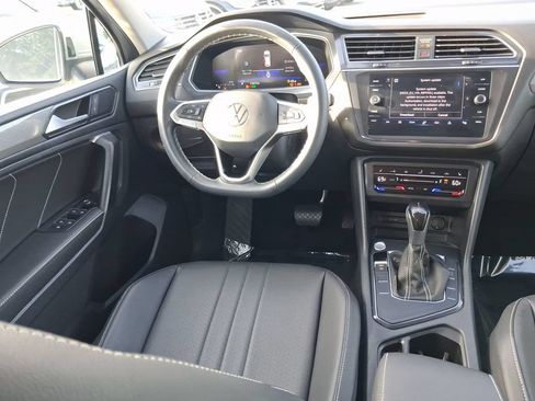 Certified 2023 Volkswagen Tiguan SE FWD image 10