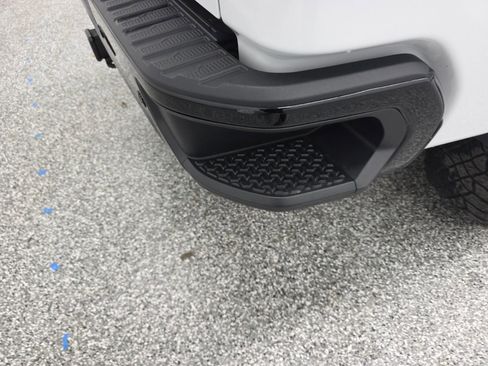 Used 2024 GMC Sierra 2500 AT4X image 18