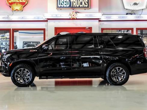 Used 2023 Chevrolet Suburban Z71 w/ Z71 Off-Road Package AWD/4WD image 11