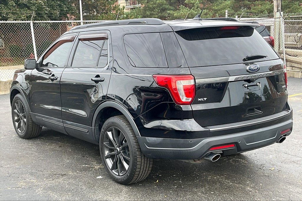 Used 2018 Ford Explorer XLT w/ Equipment Group 202A AWD/4WD image 10