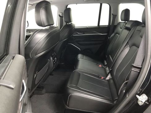 Used 2022 Jeep Grand Cherokee Limited w/ Luxury Tech Group II image 27