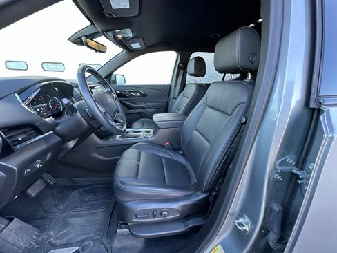 Used 2023 Chevrolet Traverse RS AWD/4WD image 9