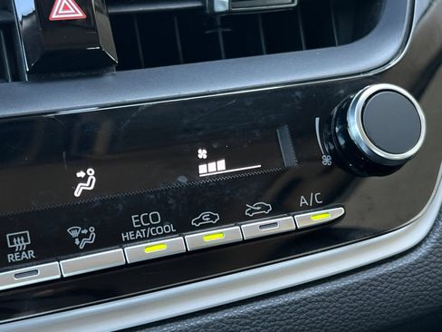 Used 2024 Toyota Corolla LE FWD image 30