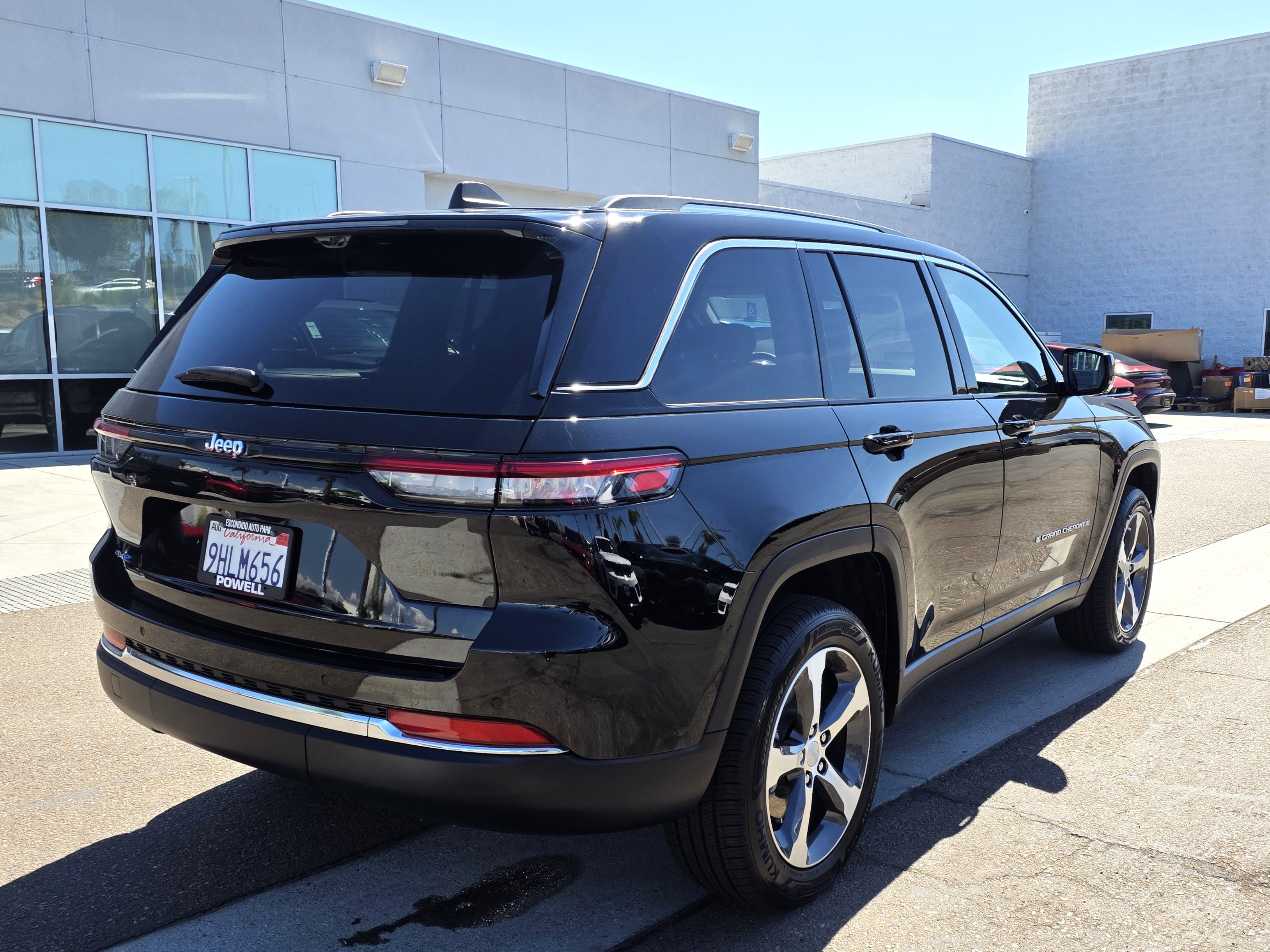 Certified 2023 Jeep Grand Cherokee 4WD 4xe w/ Luxury Tech Group II image 5