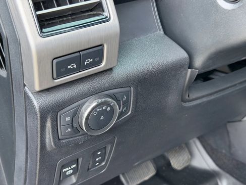 Used 2019 Ford F150 Platinum w/ Equipment Group 701A Luxury image 37