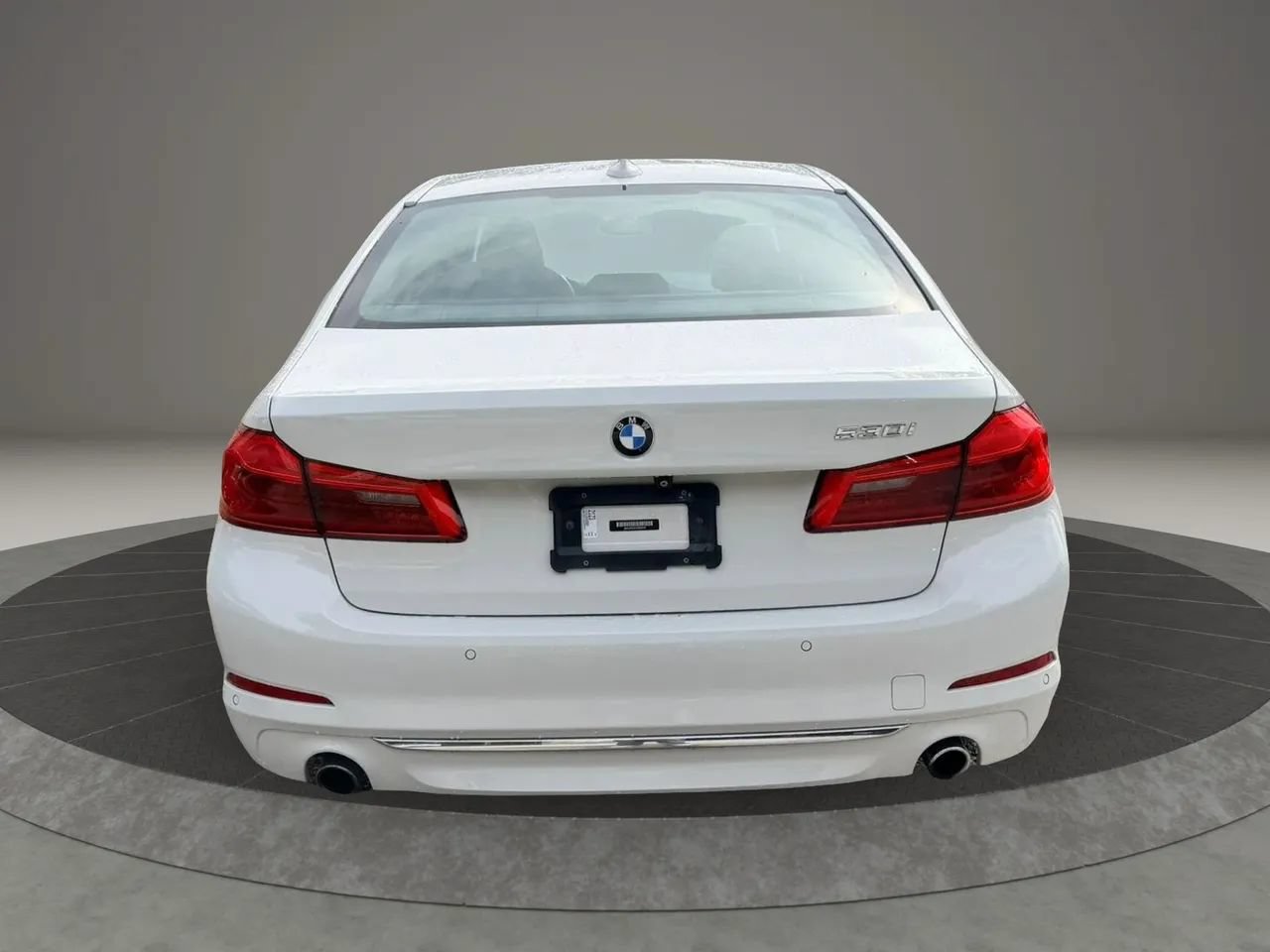 Used 2017 BMW 530i RWD image 4