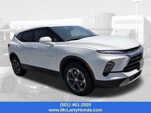 Used 2025 Chevrolet Blazer LT FWD image 3