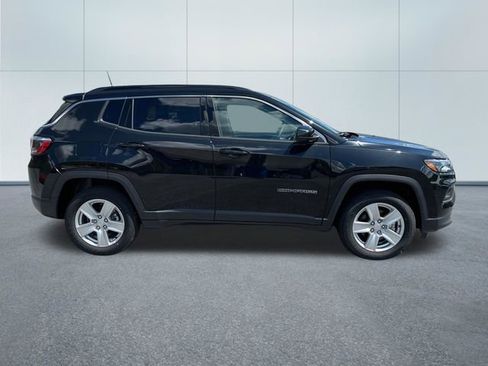 Used 2022 Jeep Compass Latitude w/ Convenience Group AWD/4WD image 2