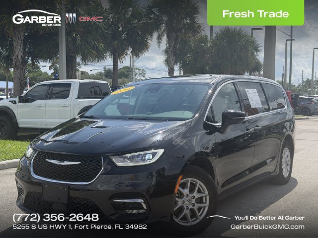 Used 2024 Chrysler Pacifica Touring-L FWD image 1